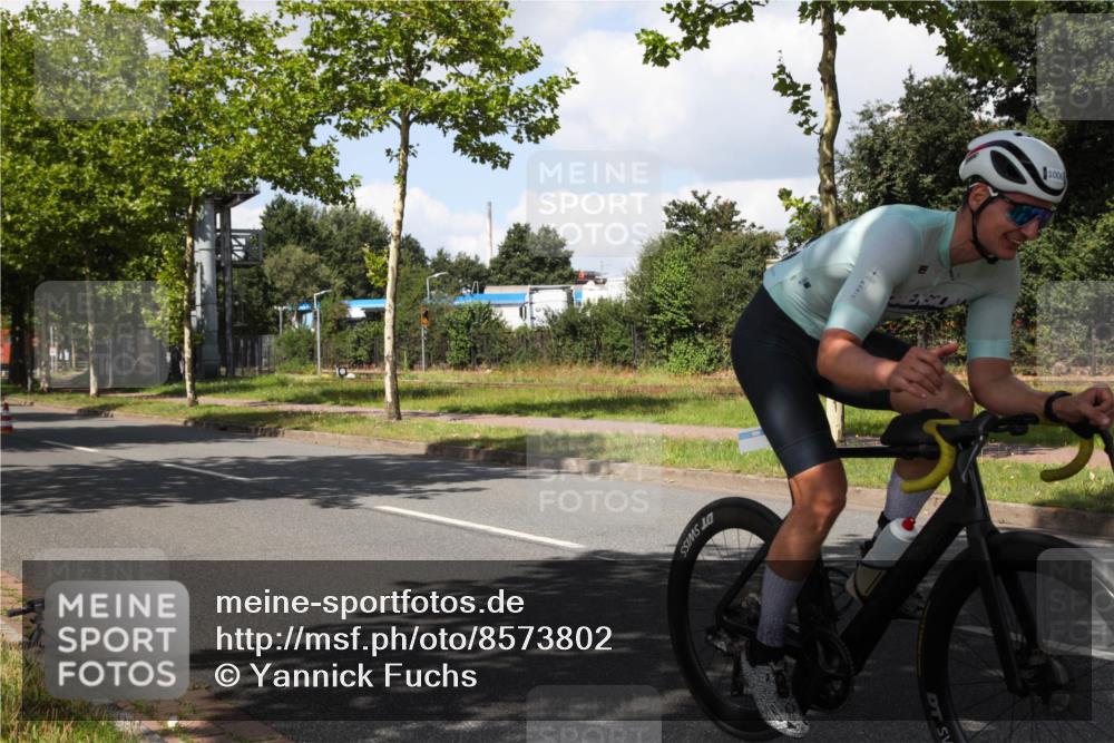 10.08.2025 - GEWOBA Citytriathlon Bremen Yannick Fuchs http://msf.ph/oto/8573802 10.08.2025 13:09:17 Radfahren 735, 822, 973, 977, 1006 meine-sportfotos.de