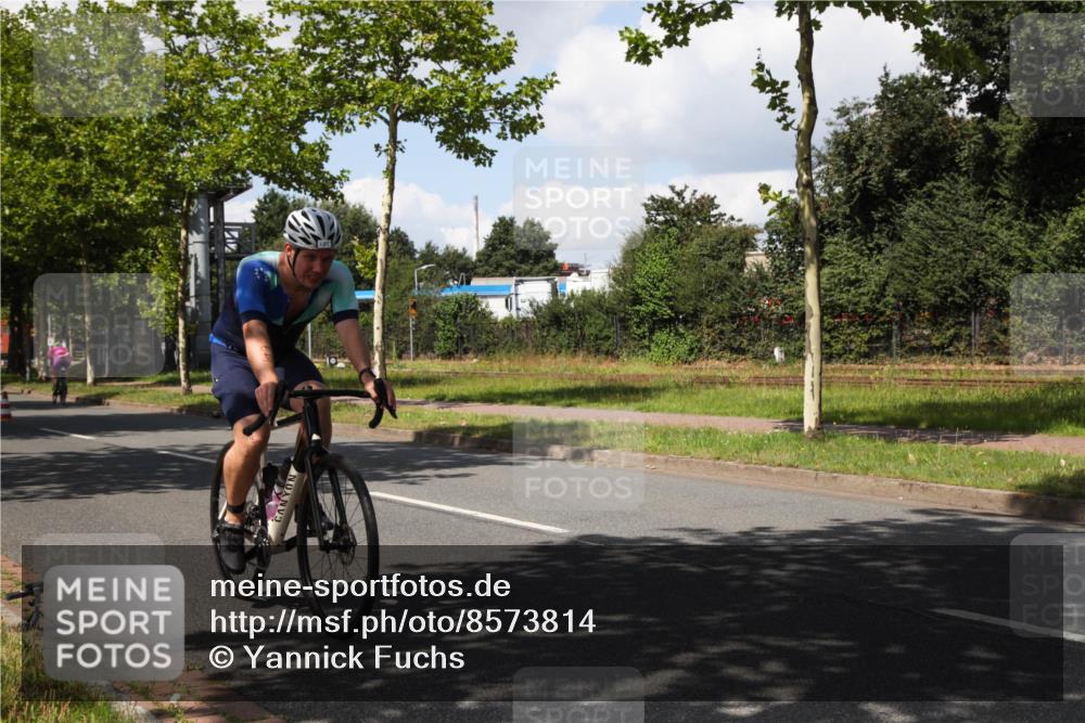 10.08.2025 - GEWOBA Citytriathlon Bremen Yannick Fuchs http://msf.ph/oto/8573814 10.08.2025 13:09:40 Radfahren 681, 770, 942 meine-sportfotos.de