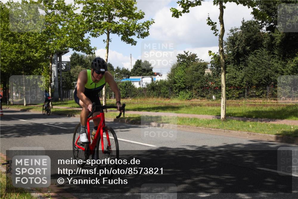 10.08.2025 - GEWOBA Citytriathlon Bremen Yannick Fuchs http://msf.ph/oto/8573821 10.08.2025 13:09:50 Radfahren 681, 770, 942 meine-sportfotos.de
