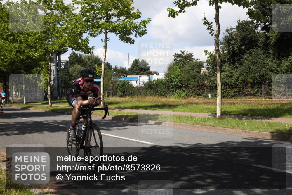 10.08.2025 - GEWOBA Citytriathlon Bremen Yannick Fuchs http://msf.ph/oto/8573826 10.08.2025 13:10:16 Radfahren 642, 752, 763, 776, 919, 922, 947, 1037 meine-sportfotos.de