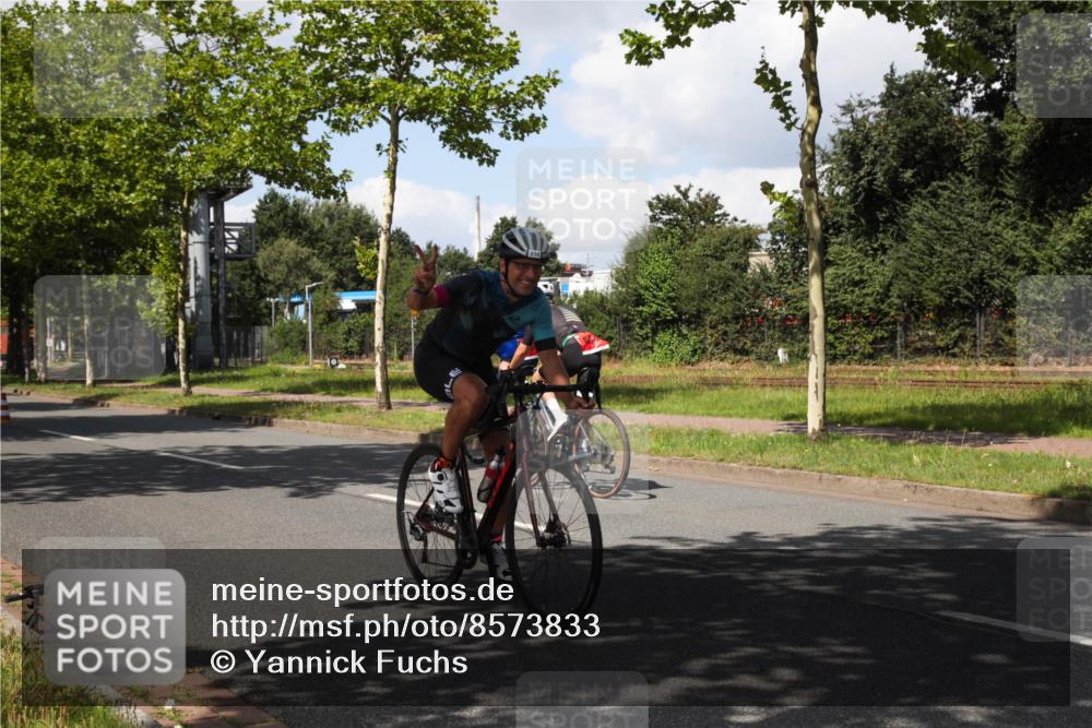 10.08.2025 - GEWOBA Citytriathlon Bremen Yannick Fuchs http://msf.ph/oto/8573833 10.08.2025 13:10:39 Radfahren 722, 752, 833, 834, 858, 872, 891, 935, 956, 1031 meine-sportfotos.de
