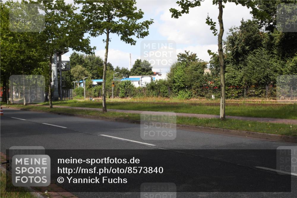 10.08.2025 - GEWOBA Citytriathlon Bremen Yannick Fuchs http://msf.ph/oto/8573840 10.08.2025 13:11:19 Radfahren 593, 664, 686, 688, 708, 738, 759, 915 meine-sportfotos.de