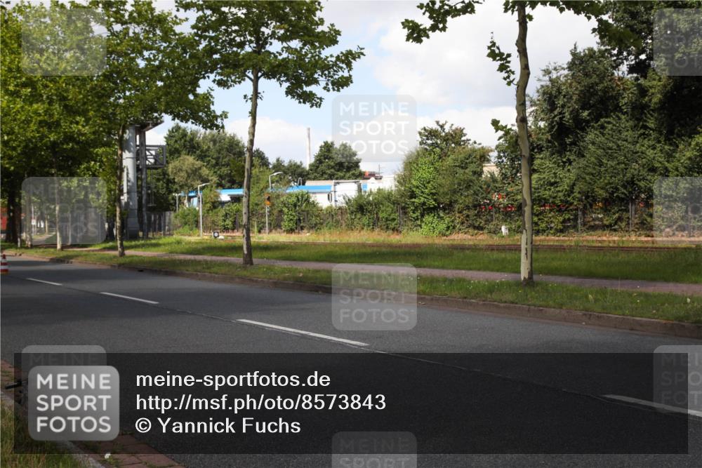 10.08.2025 - GEWOBA Citytriathlon Bremen Yannick Fuchs http://msf.ph/oto/8573843 10.08.2025 13:11:20 Radfahren 593, 664, 686, 688, 708, 759, 915 meine-sportfotos.de