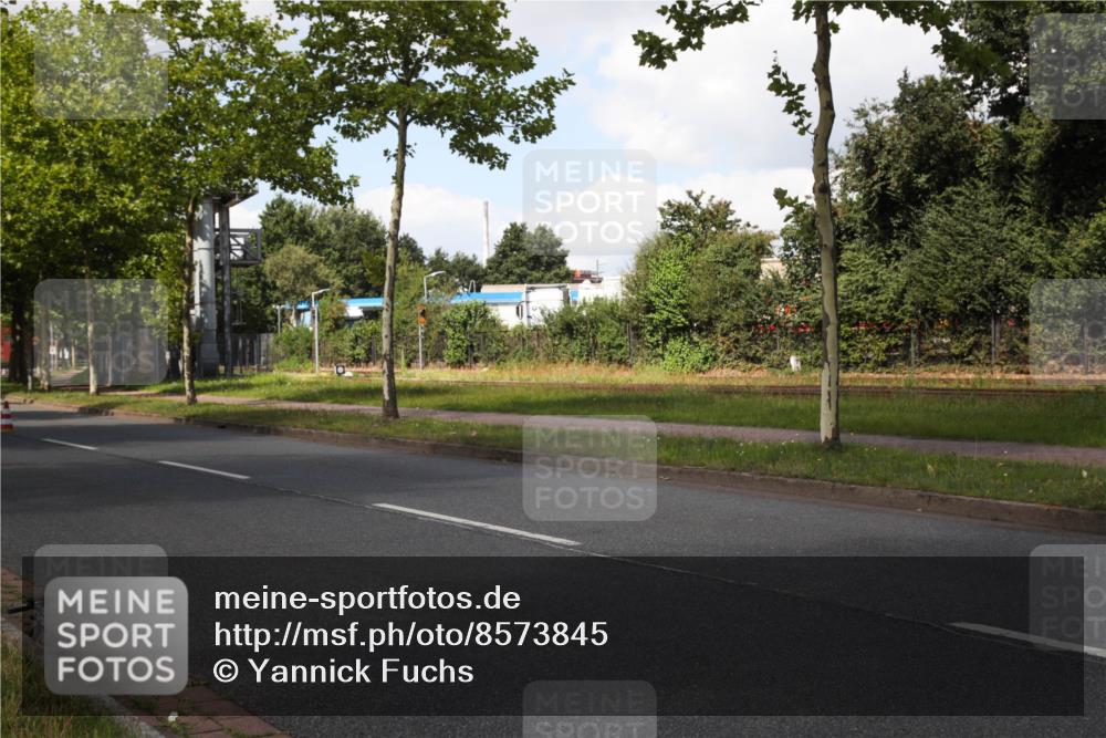 10.08.2025 - GEWOBA Citytriathlon Bremen Yannick Fuchs http://msf.ph/oto/8573845 10.08.2025 13:11:20 Radfahren 593, 664, 686, 688, 708, 759, 915 meine-sportfotos.de