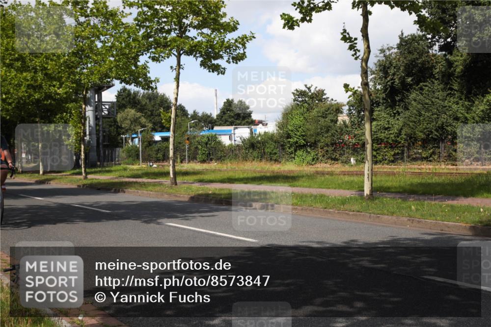 10.08.2025 - GEWOBA Citytriathlon Bremen Yannick Fuchs http://msf.ph/oto/8573847 10.08.2025 13:11:23 Radfahren 593, 604, 664, 686, 688, 708, 759, 915 meine-sportfotos.de
