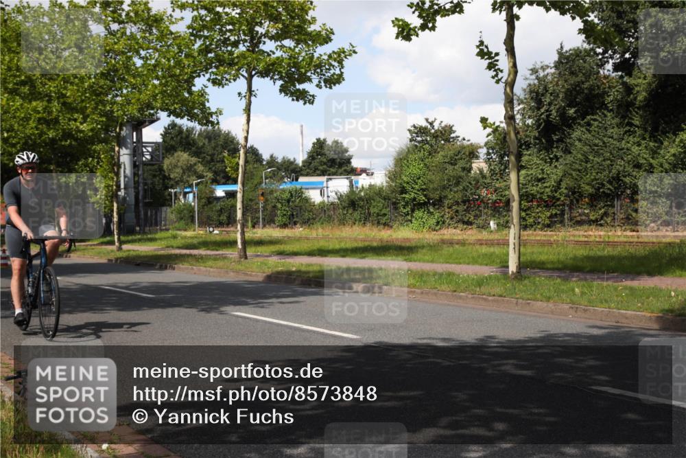 10.08.2025 - GEWOBA Citytriathlon Bremen Yannick Fuchs http://msf.ph/oto/8573848 10.08.2025 13:11:24 Radfahren 593, 604, 664, 686, 688, 708, 759, 915 meine-sportfotos.de