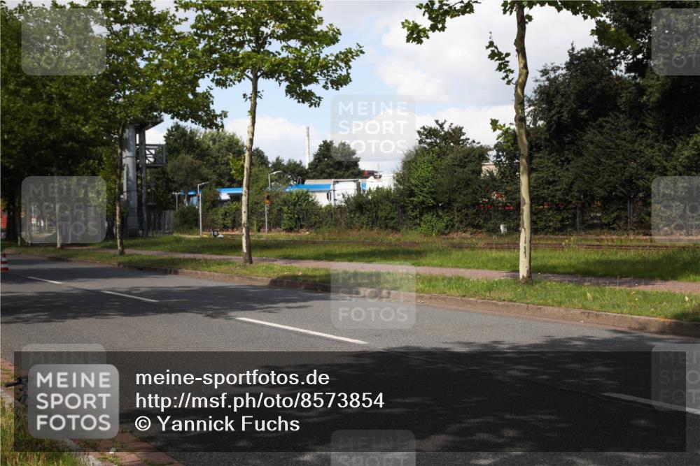 10.08.2025 - GEWOBA Citytriathlon Bremen Yannick Fuchs http://msf.ph/oto/8573854 10.08.2025 13:11:29 Radfahren 604, 664, 667, 686, 688, 708, 894, 915, 937 meine-sportfotos.de
