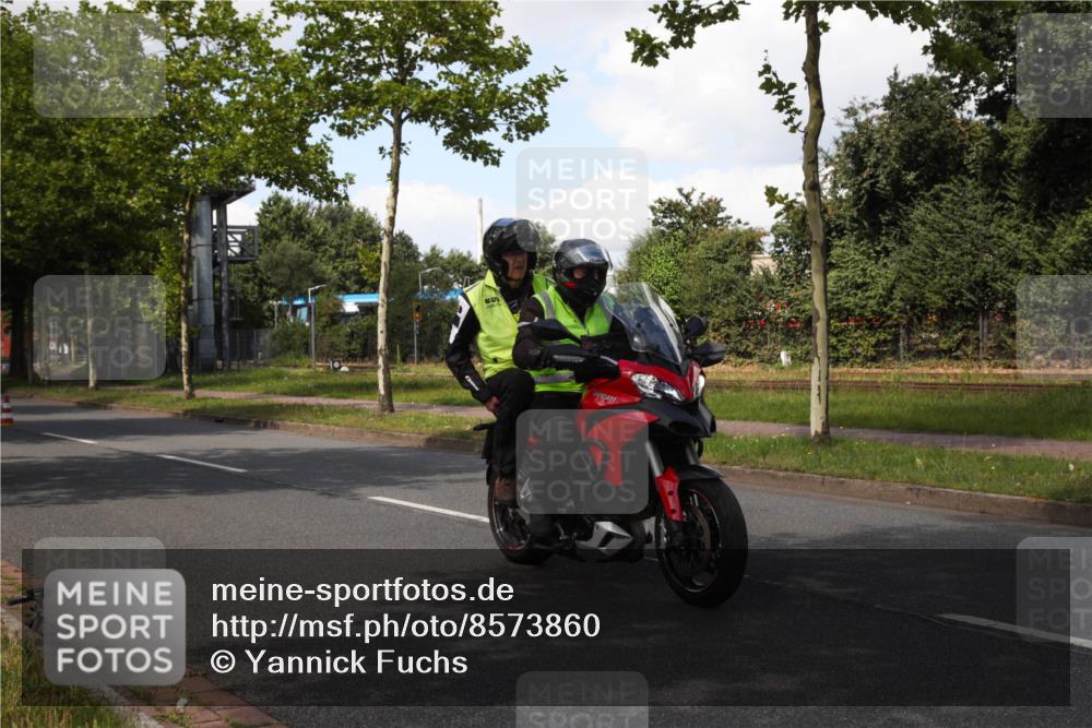 10.08.2025 - GEWOBA Citytriathlon Bremen Yannick Fuchs http://msf.ph/oto/8573860 10.08.2025 13:11:32 Radfahren 604, 664, 667, 686, 688, 708, 894, 915, 937 meine-sportfotos.de