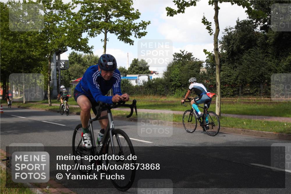 10.08.2025 - GEWOBA Citytriathlon Bremen Yannick Fuchs http://msf.ph/oto/8573868 10.08.2025 13:11:43 Radfahren 604, 635, 667, 750, 894, 933, 937, 966, 1017, 1032 meine-sportfotos.de