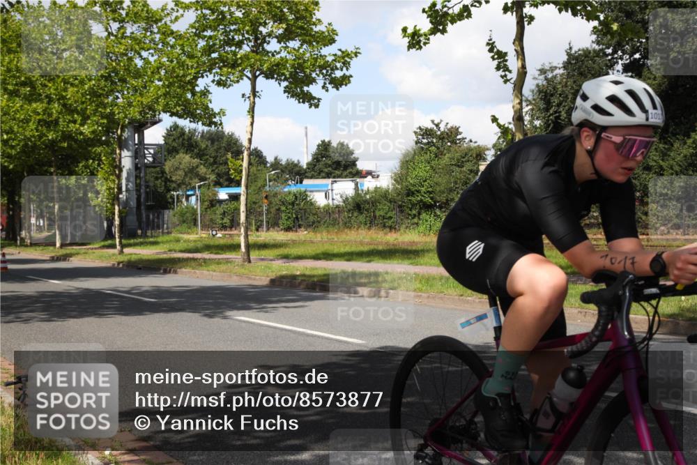 10.08.2025 - GEWOBA Citytriathlon Bremen Yannick Fuchs http://msf.ph/oto/8573877 10.08.2025 13:11:51 Radfahren 635, 667, 750, 894, 933, 937, 966, 1017, 1032 meine-sportfotos.de