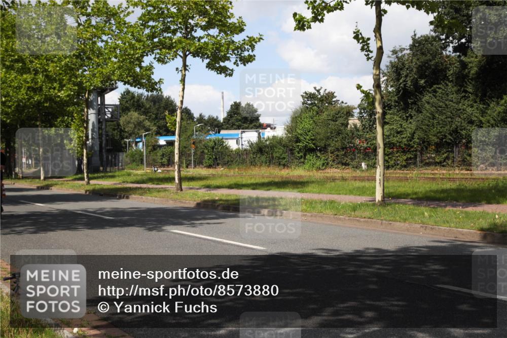 10.08.2025 - GEWOBA Citytriathlon Bremen Yannick Fuchs http://msf.ph/oto/8573880 10.08.2025 13:11:52 Radfahren 635, 750, 894, 933, 937, 966, 1017, 1032 meine-sportfotos.de