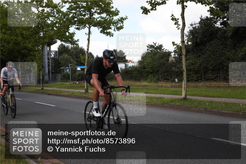 10.08.2025 - GEWOBA Citytriathlon Bremen Yannick Fuchs http://msf.ph/oto/8573896 10.08.2025 13:12:36 Radfahren 575, 789, 895, 902, 924, 1028, 1035 meine-sportfotos.de