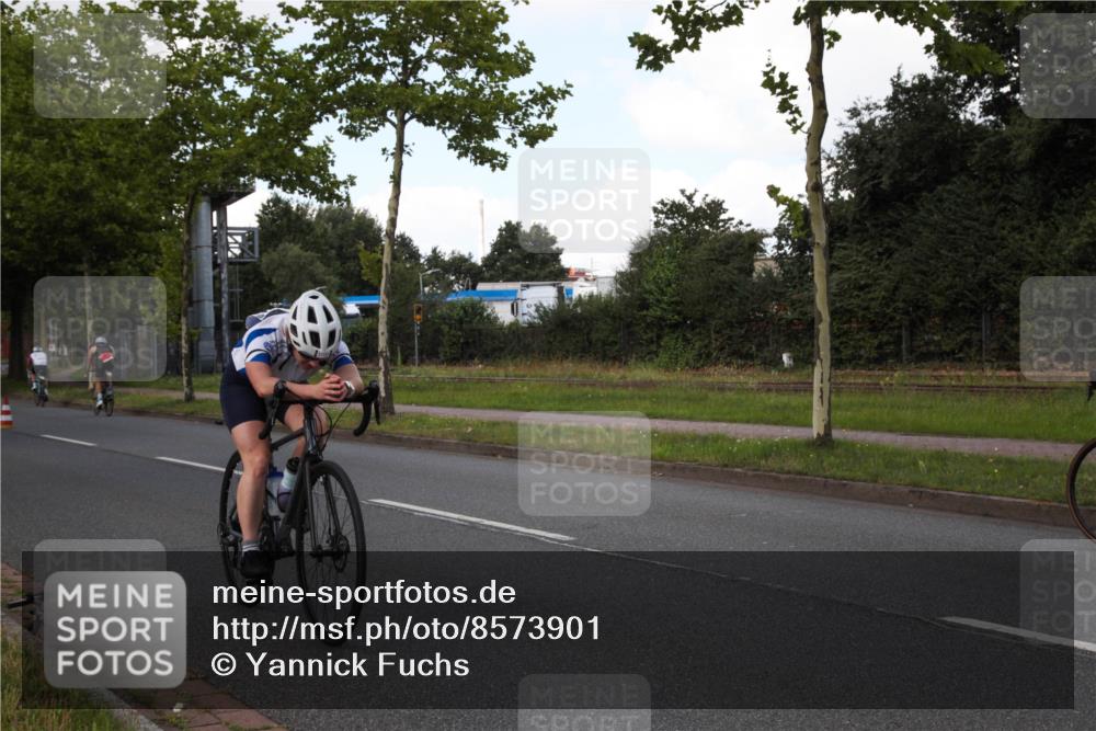 10.08.2025 - GEWOBA Citytriathlon Bremen Yannick Fuchs http://msf.ph/oto/8573901 10.08.2025 13:12:44 Radfahren 575, 582, 789, 895, 902, 924, 1028, 1035 meine-sportfotos.de