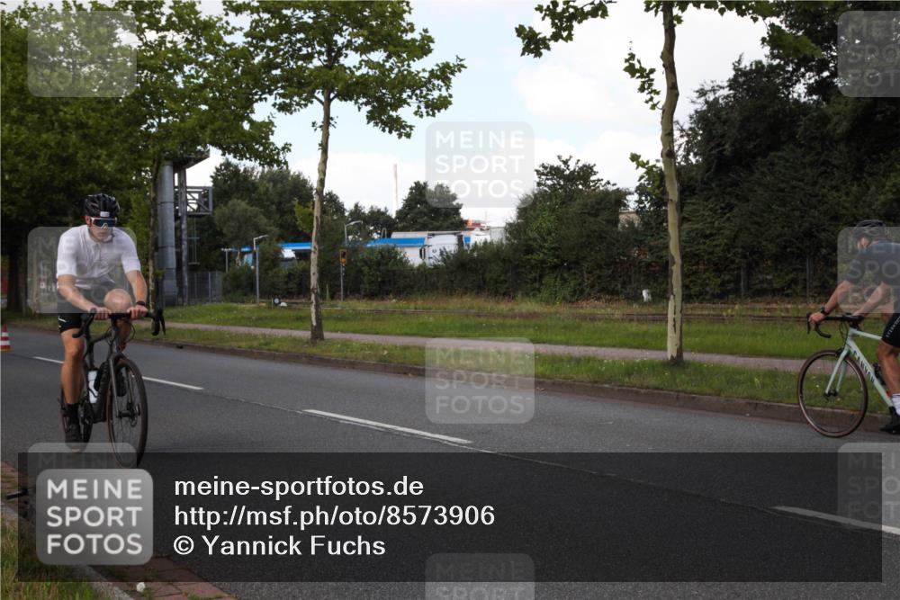 10.08.2025 - GEWOBA Citytriathlon Bremen Yannick Fuchs http://msf.ph/oto/8573906 10.08.2025 13:12:50 Radfahren 575, 582, 895, 902, 1028, 1035 meine-sportfotos.de