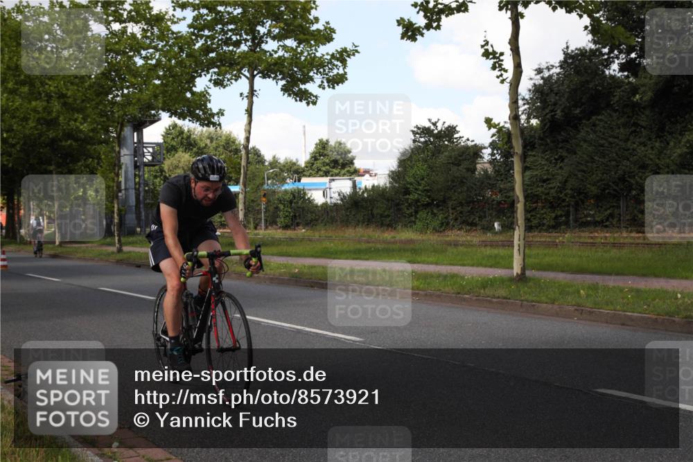 10.08.2025 - GEWOBA Citytriathlon Bremen Yannick Fuchs http://msf.ph/oto/8573921 10.08.2025 13:13:27 Radfahren 781, 905, 1015, 1029, 1039 meine-sportfotos.de