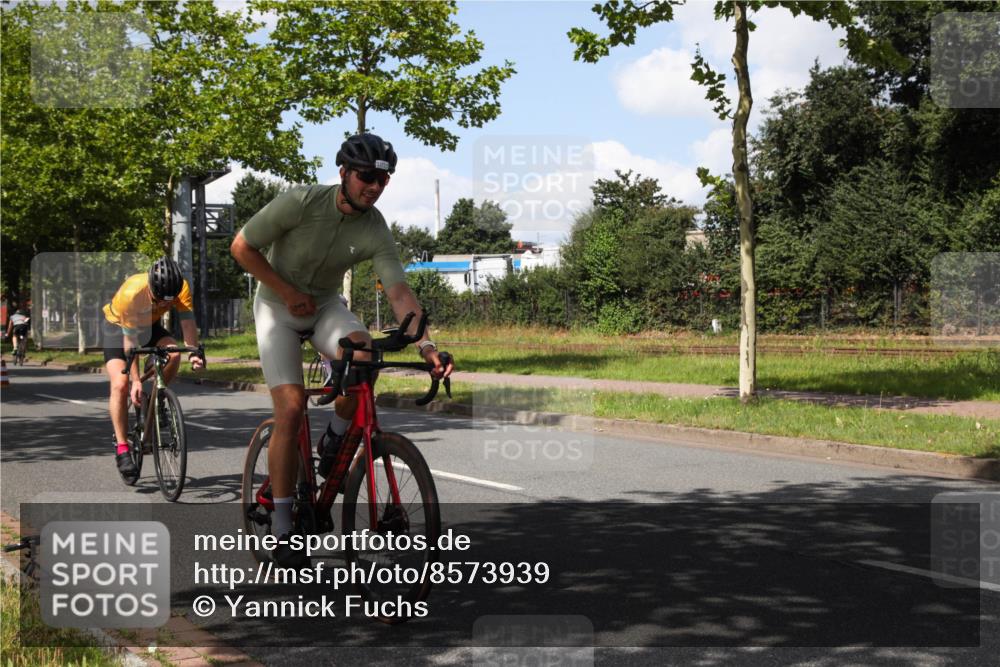 10.08.2025 - GEWOBA Citytriathlon Bremen Yannick Fuchs http://msf.ph/oto/8573939 10.08.2025 13:14:18 Radfahren 555, 764, 766, 783, 1019 meine-sportfotos.de