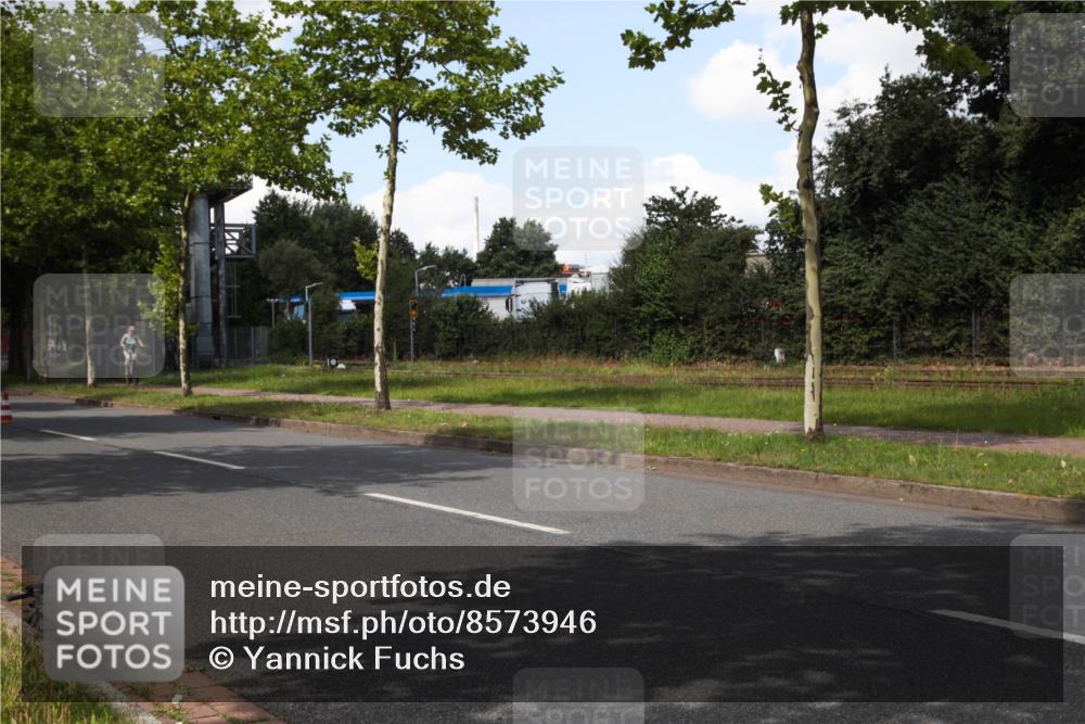 10.08.2025 - GEWOBA Citytriathlon Bremen Yannick Fuchs http://msf.ph/oto/8573946 10.08.2025 13:14:50 Radfahren 772, 877 meine-sportfotos.de