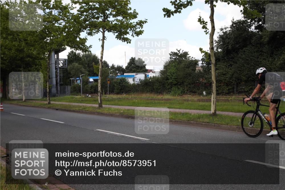 10.08.2025 - GEWOBA Citytriathlon Bremen Yannick Fuchs http://msf.ph/oto/8573951 10.08.2025 13:15:10 Radfahren 736, 765, 826, 913 meine-sportfotos.de
