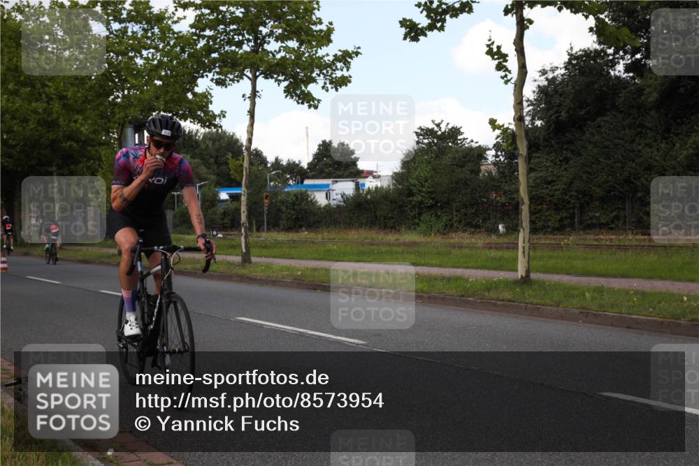 10.08.2025 - GEWOBA Citytriathlon Bremen Yannick Fuchs http://msf.ph/oto/8573954 10.08.2025 13:15:15 Radfahren 736, 765, 826, 913, 969 meine-sportfotos.de