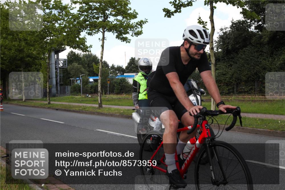 10.08.2025 - GEWOBA Citytriathlon Bremen Yannick Fuchs http://msf.ph/oto/8573959 10.08.2025 13:15:24 Radfahren 736, 749, 758, 765, 940, 969 meine-sportfotos.de