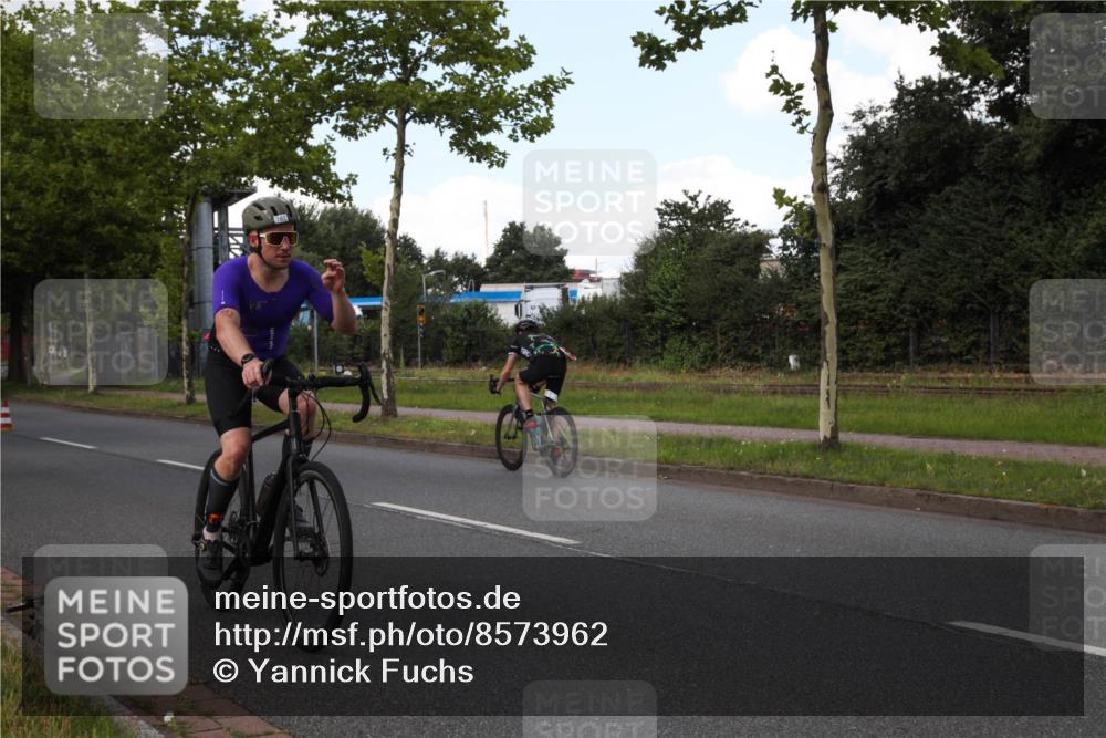 10.08.2025 - GEWOBA Citytriathlon Bremen Yannick Fuchs http://msf.ph/oto/8573962 10.08.2025 13:15:27 Radfahren 636, 736, 749, 758, 765, 940, 969, 1025 meine-sportfotos.de