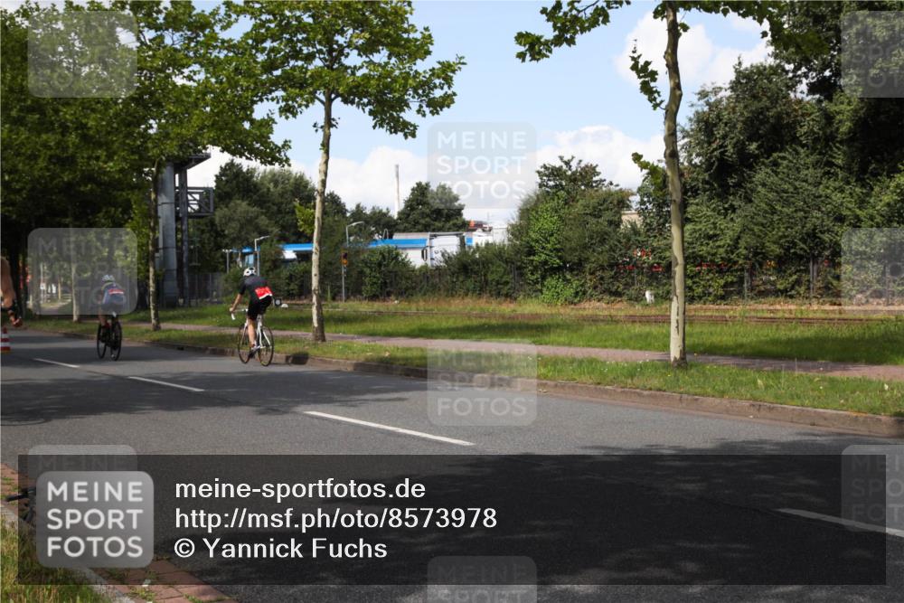 10.08.2025 - GEWOBA Citytriathlon Bremen Yannick Fuchs http://msf.ph/oto/8573978 10.08.2025 13:16:14 Radfahren 591, 632, 892 meine-sportfotos.de