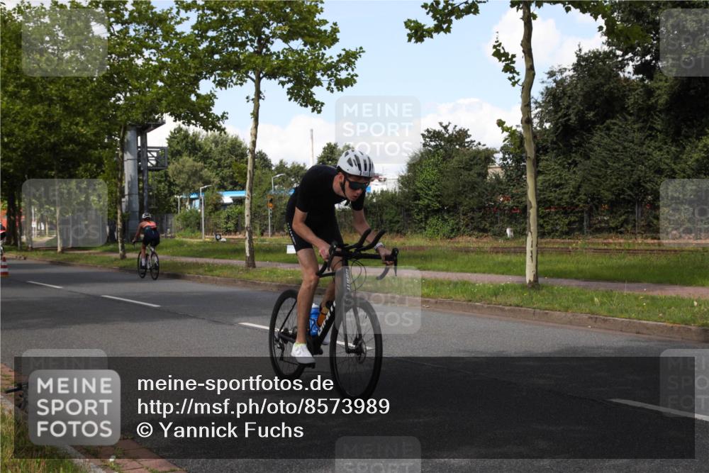 10.08.2025 - GEWOBA Citytriathlon Bremen Yannick Fuchs http://msf.ph/oto/8573989 10.08.2025 13:16:17 Radfahren 591, 632, 892 meine-sportfotos.de