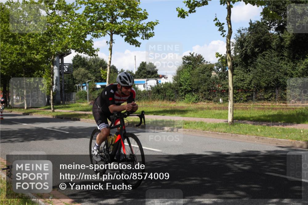 10.08.2025 - GEWOBA Citytriathlon Bremen Yannick Fuchs http://msf.ph/oto/8574009 10.08.2025 13:17:47 Radfahren 567, 825, 853 meine-sportfotos.de