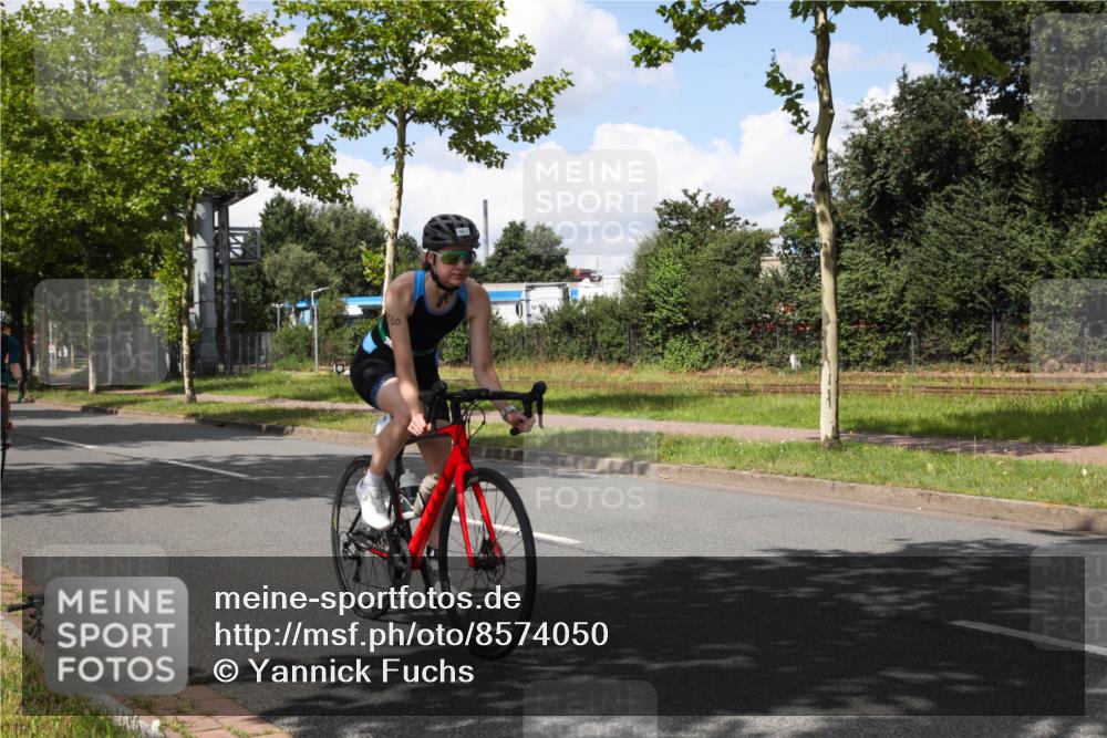 10.08.2025 - GEWOBA Citytriathlon Bremen Yannick Fuchs http://msf.ph/oto/8574050 10.08.2025 13:23:53 Radfahren 930, 965, 972 meine-sportfotos.de