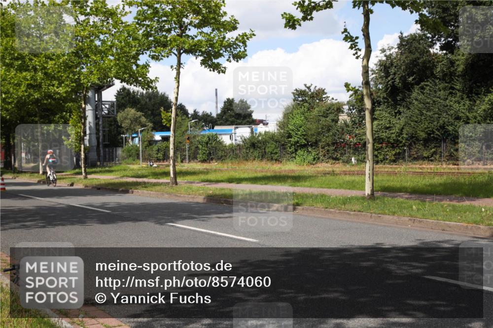 10.08.2025 - GEWOBA Citytriathlon Bremen Yannick Fuchs http://msf.ph/oto/8574060 10.08.2025 13:26:47 Radfahren 809, 962 meine-sportfotos.de