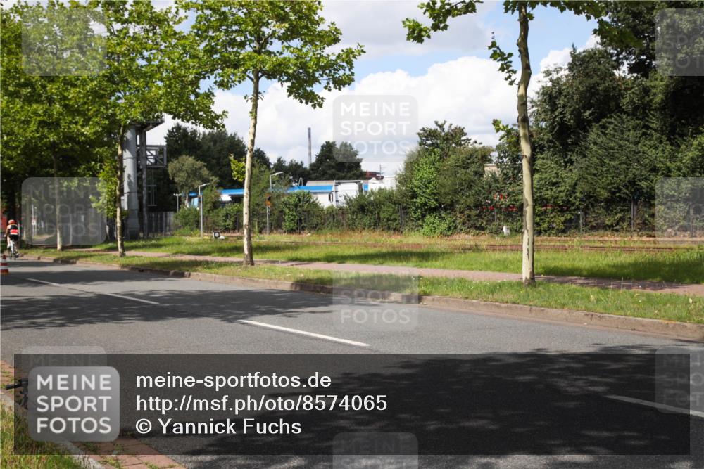 10.08.2025 - GEWOBA Citytriathlon Bremen Yannick Fuchs http://msf.ph/oto/8574065 10.08.2025 13:26:48 Radfahren 809, 962 meine-sportfotos.de
