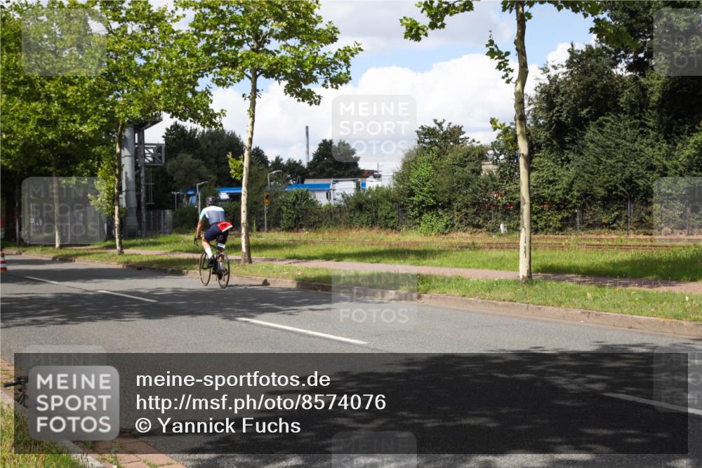 10.08.2025 - GEWOBA Citytriathlon Bremen Yannick Fuchs http://msf.ph/oto/8574076 10.08.2025 13:27:12 Radfahren  meine-sportfotos.de