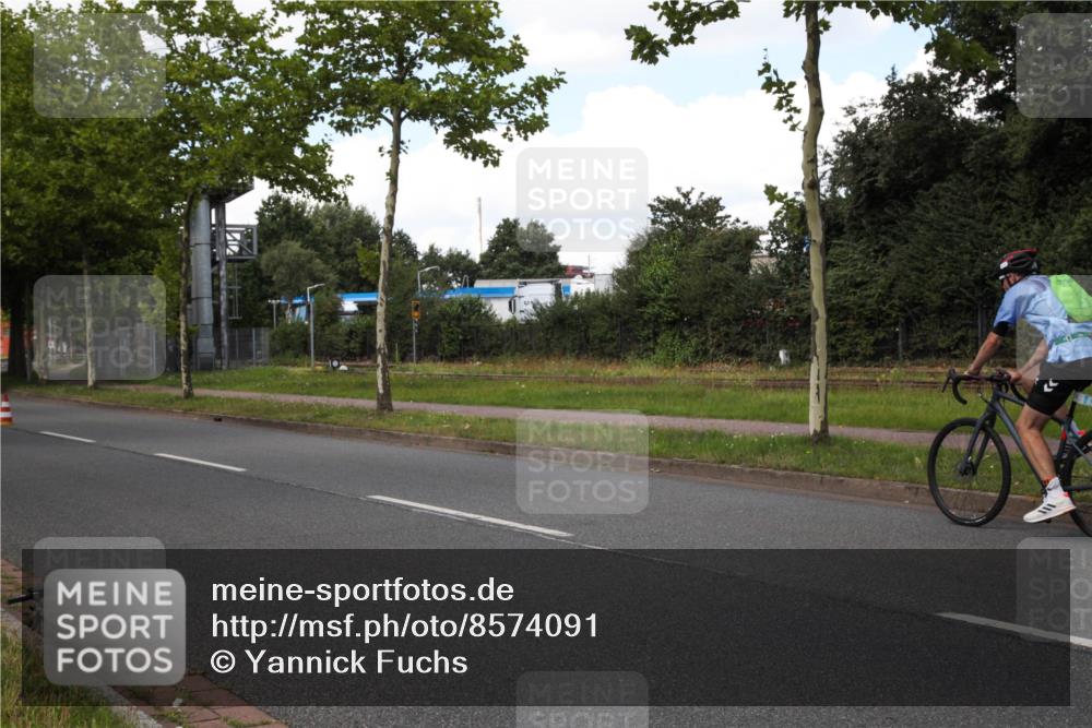 10.08.2025 - GEWOBA Citytriathlon Bremen Yannick Fuchs http://msf.ph/oto/8574091 10.08.2025 13:28:15 Radfahren 746, 903 meine-sportfotos.de