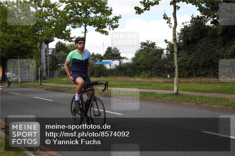 10.08.2025 - GEWOBA Citytriathlon Bremen Yannick Fuchs http://msf.ph/oto/8574092 10.08.2025 13:28:19 Radfahren 746, 903 meine-sportfotos.de