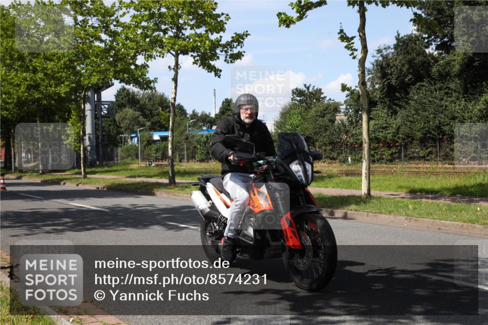 10.08.2025 - GEWOBA Citytriathlon Bremen Yannick Fuchs http://msf.ph/oto/8574231 10.08.2025 14:05:34 Radfahren 11 meine-sportfotos.de