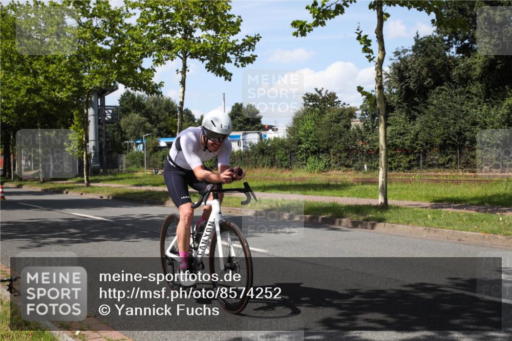 10.08.2025 - GEWOBA Citytriathlon Bremen Yannick Fuchs http://msf.ph/oto/8574252 10.08.2025 14:09:36 Radfahren 49 meine-sportfotos.de