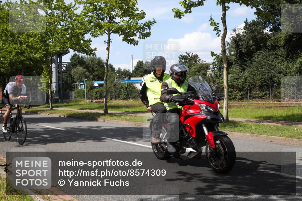10.08.2025 - GEWOBA Citytriathlon Bremen Yannick Fuchs http://msf.ph/oto/8574309 10.08.2025 14:12:11 Radfahren 10, 12, 27, 42, 172 meine-sportfotos.de