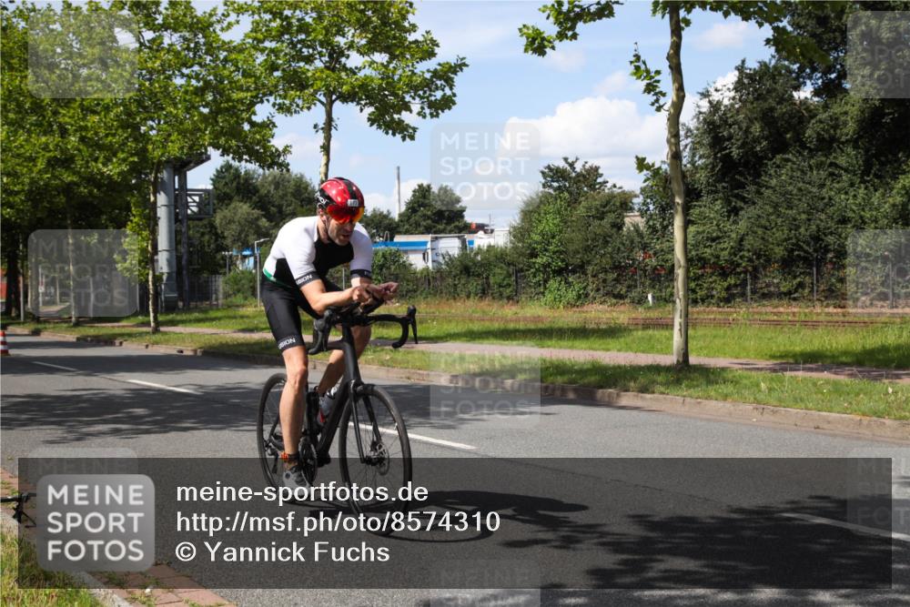 10.08.2025 - GEWOBA Citytriathlon Bremen Yannick Fuchs http://msf.ph/oto/8574310 10.08.2025 14:12:11 Radfahren 10, 12, 27, 42, 172 meine-sportfotos.de