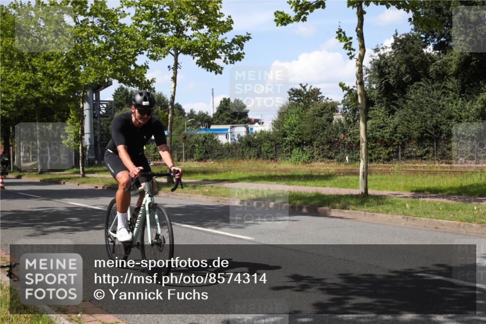 10.08.2025 - GEWOBA Citytriathlon Bremen Yannick Fuchs http://msf.ph/oto/8574314 10.08.2025 14:12:19 Radfahren 10, 27, 33, 42, 171, 172, 178 meine-sportfotos.de