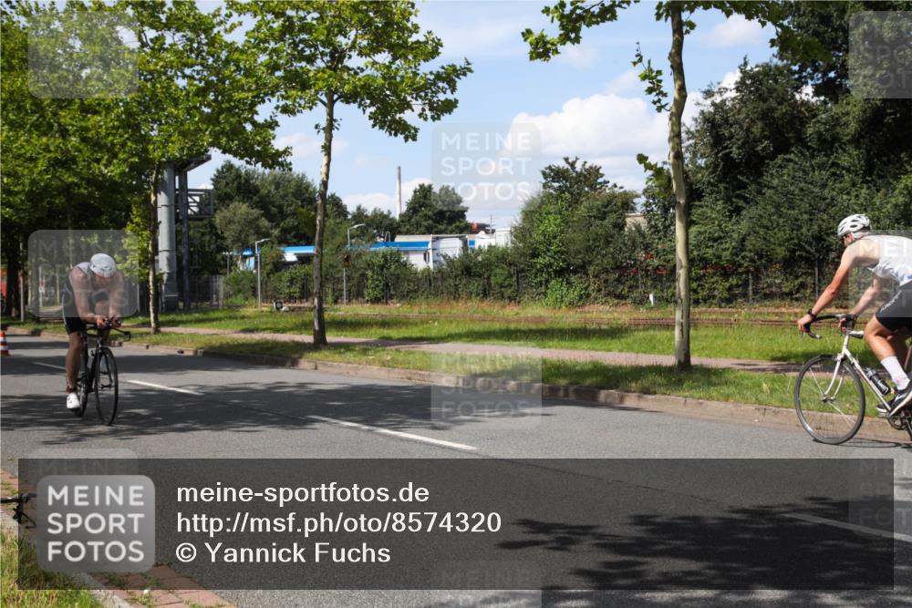 10.08.2025 - GEWOBA Citytriathlon Bremen Yannick Fuchs http://msf.ph/oto/8574320 10.08.2025 14:12:24 Radfahren 10, 27, 33, 42, 66, 171, 172, 178 meine-sportfotos.de