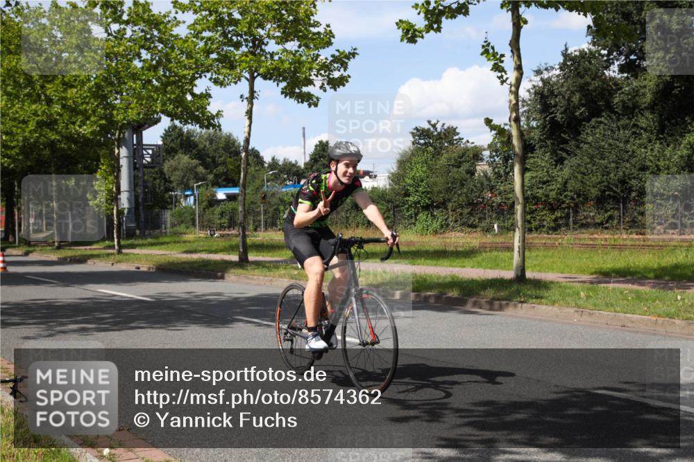 10.08.2025 - GEWOBA Citytriathlon Bremen Yannick Fuchs http://msf.ph/oto/8574362 10.08.2025 14:13:05 Radfahren 8, 95, 107, 148 meine-sportfotos.de