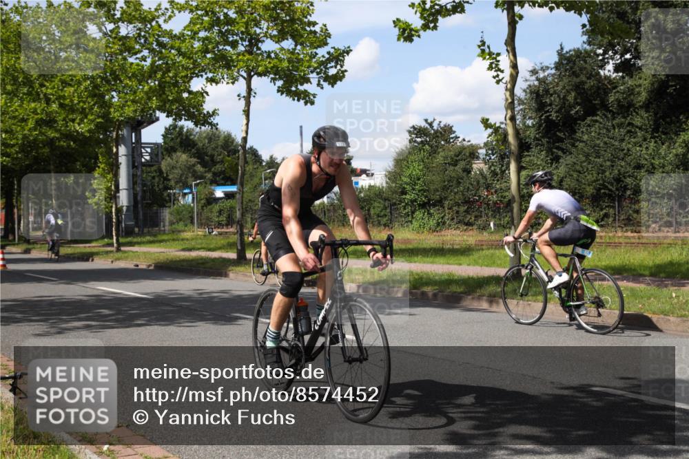 10.08.2025 - GEWOBA Citytriathlon Bremen Yannick Fuchs http://msf.ph/oto/8574452 10.08.2025 14:14:23 Radfahren 77, 122 meine-sportfotos.de
