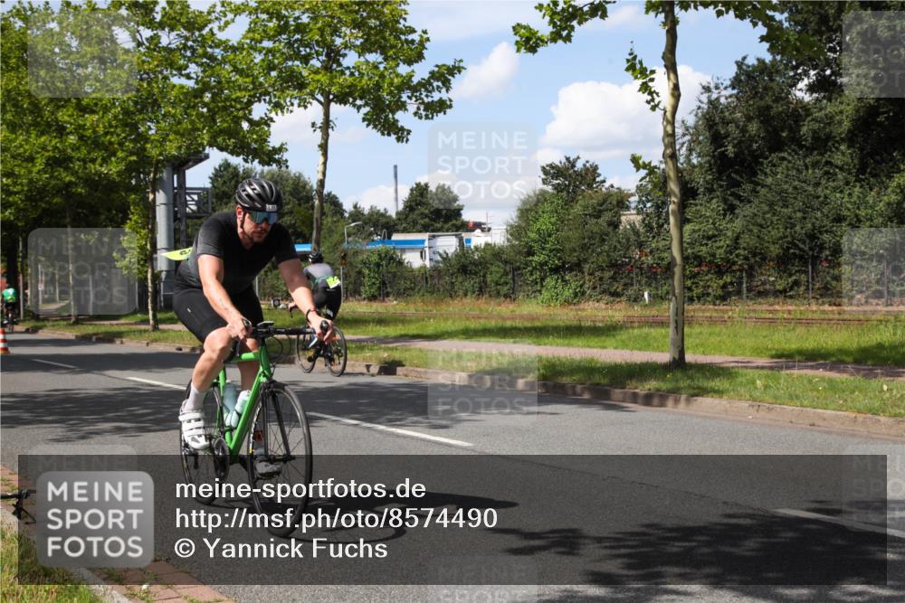 10.08.2025 - GEWOBA Citytriathlon Bremen Yannick Fuchs http://msf.ph/oto/8574490 10.08.2025 14:14:46 Radfahren 37, 68, 77, 82, 93, 96, 105, 113, 143 meine-sportfotos.de
