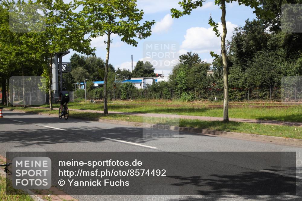 10.08.2025 - GEWOBA Citytriathlon Bremen Yannick Fuchs http://msf.ph/oto/8574492 10.08.2025 14:14:46 Radfahren 37, 68, 77, 82, 93, 96, 105, 113, 143 meine-sportfotos.de