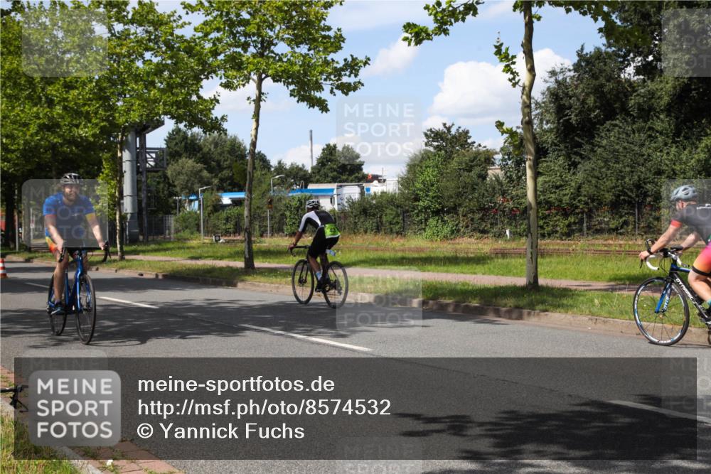 10.08.2025 - GEWOBA Citytriathlon Bremen Yannick Fuchs http://msf.ph/oto/8574532 10.08.2025 14:15:02 Radfahren 15, 37, 76, 82, 108, 133, 146, 151, 226 meine-sportfotos.de