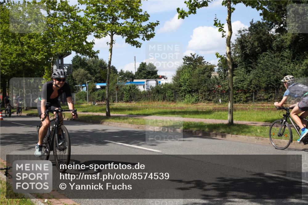 10.08.2025 - GEWOBA Citytriathlon Bremen Yannick Fuchs http://msf.ph/oto/8574539 10.08.2025 14:15:06 Radfahren 15, 37, 76, 82, 88, 108, 133, 146, 151, 226 meine-sportfotos.de