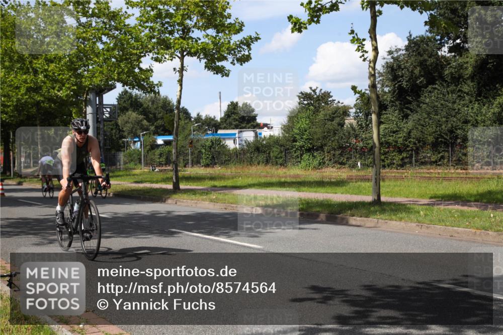 10.08.2025 - GEWOBA Citytriathlon Bremen Yannick Fuchs http://msf.ph/oto/8574564 10.08.2025 14:15:15 Radfahren 15, 45, 54, 55, 76, 88, 97, 108, 133, 146, 151 meine-sportfotos.de