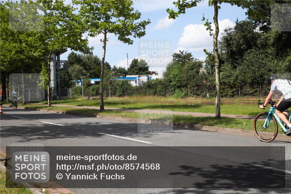 10.08.2025 - GEWOBA Citytriathlon Bremen Yannick Fuchs http://msf.ph/oto/8574568 10.08.2025 14:15:16 Radfahren 15, 45, 54, 55, 76, 88, 97, 108, 133, 146, 151 meine-sportfotos.de