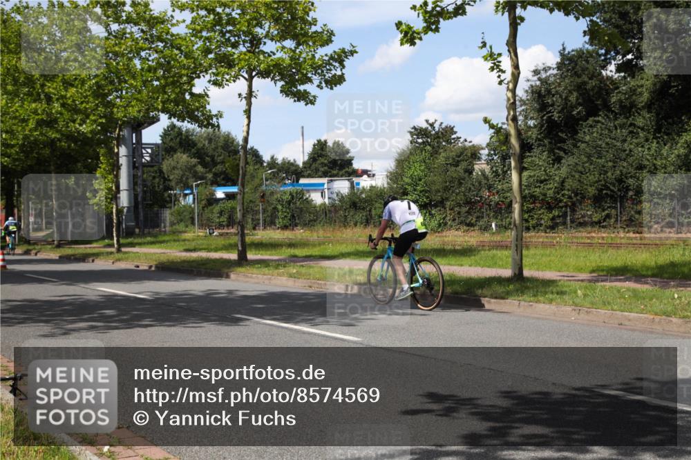10.08.2025 - GEWOBA Citytriathlon Bremen Yannick Fuchs http://msf.ph/oto/8574569 10.08.2025 14:15:17 Radfahren 15, 45, 54, 55, 76, 88, 97, 108, 133, 146 meine-sportfotos.de