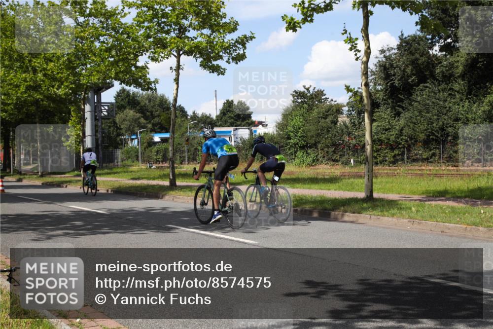10.08.2025 - GEWOBA Citytriathlon Bremen Yannick Fuchs http://msf.ph/oto/8574575 10.08.2025 14:15:19 Radfahren 15, 45, 54, 55, 76, 88, 97, 108, 123, 133, 146 meine-sportfotos.de